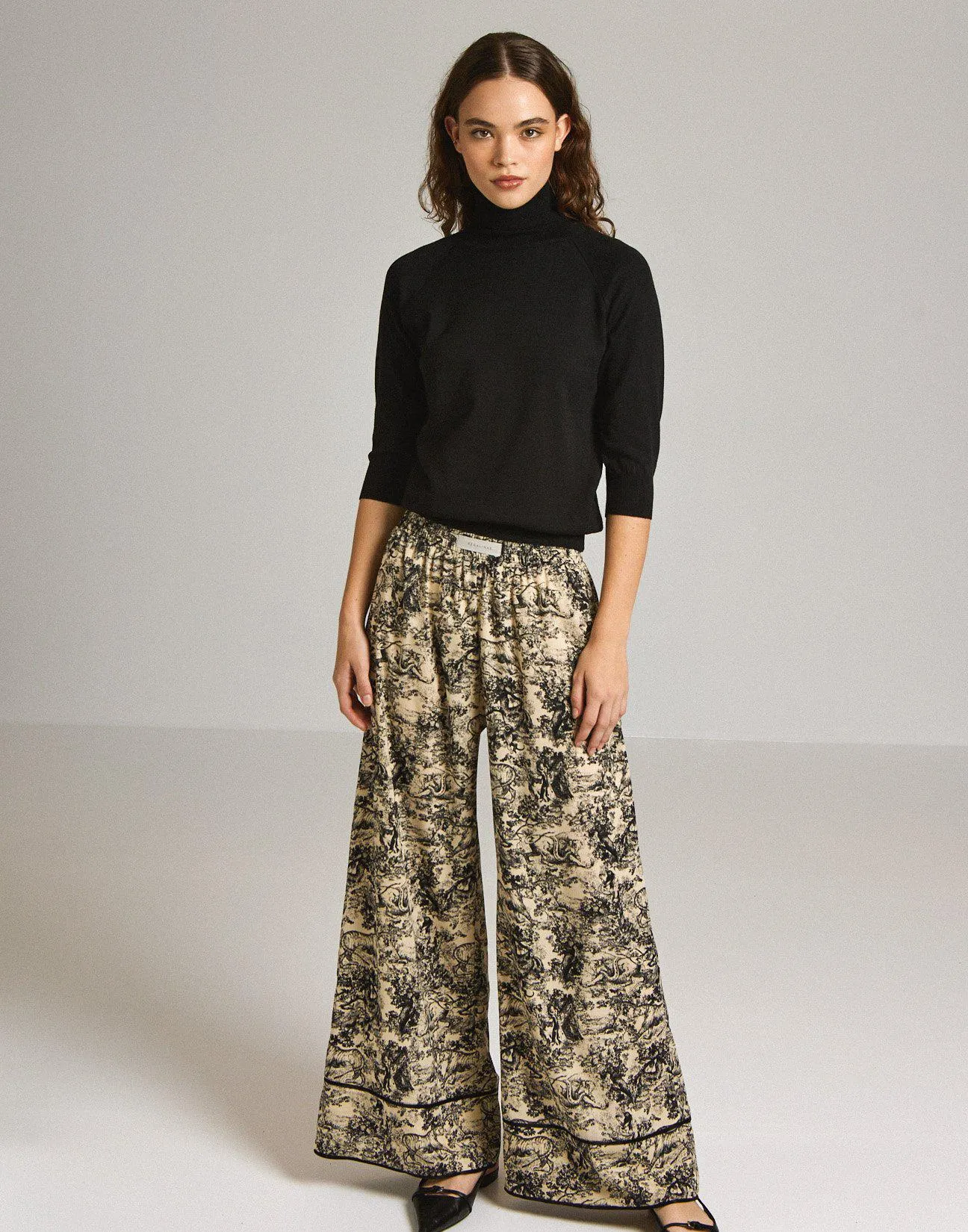 Εμπριμέ παντελόνι με ρέλι