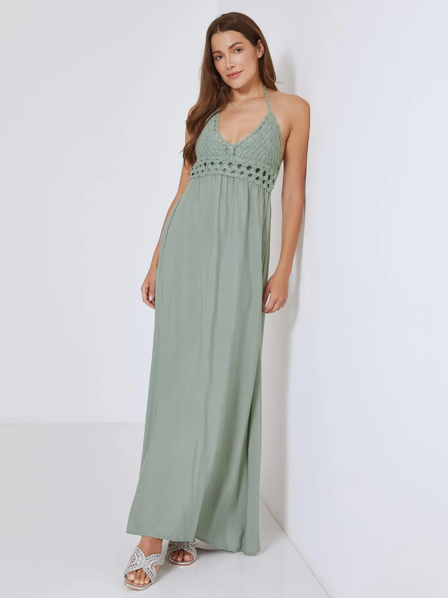Maxi φόρεμα με κεντητό διάτρητο πάνω μέρος σε χακί ανοιχτό