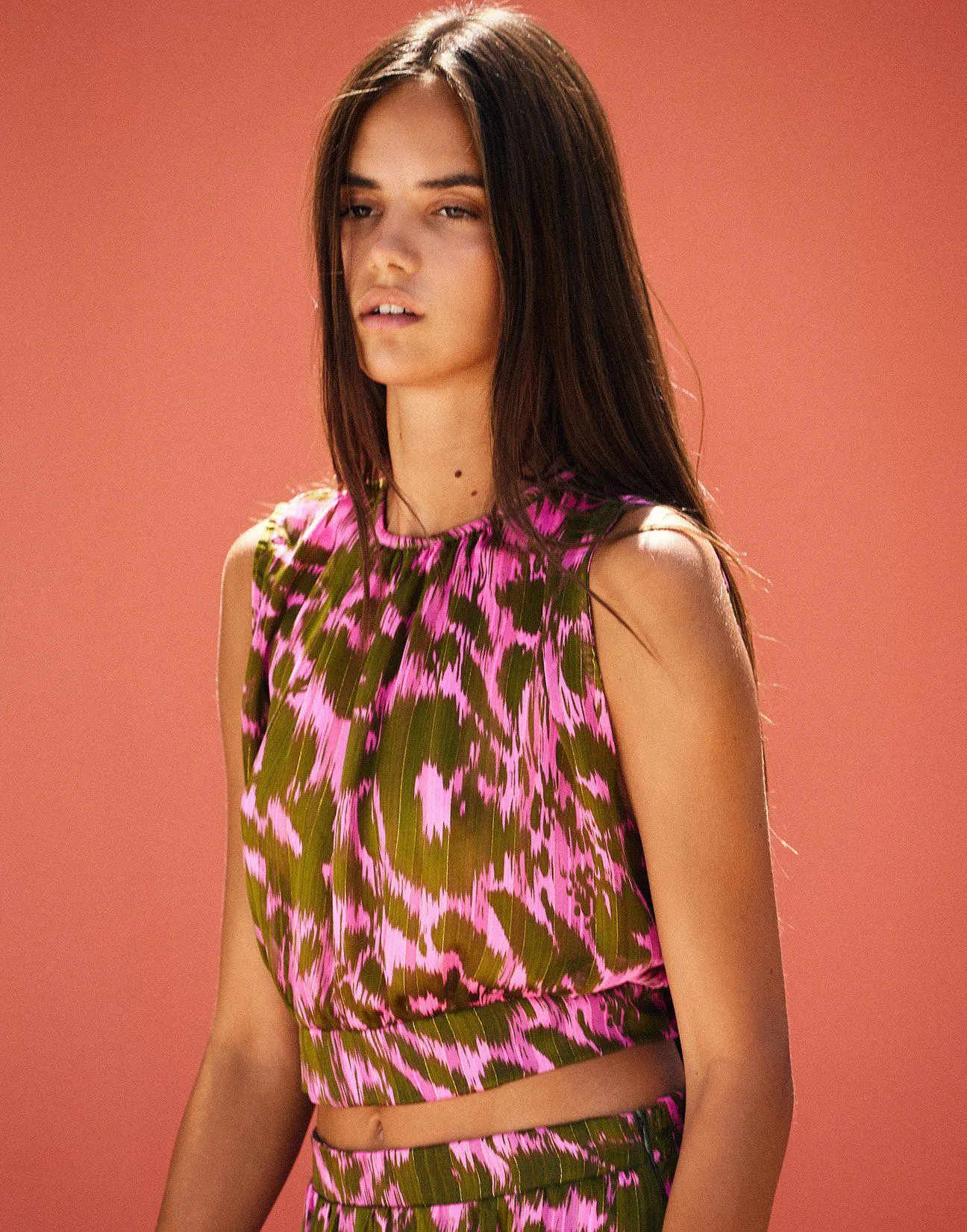 Εμπριμέ crop τοπ