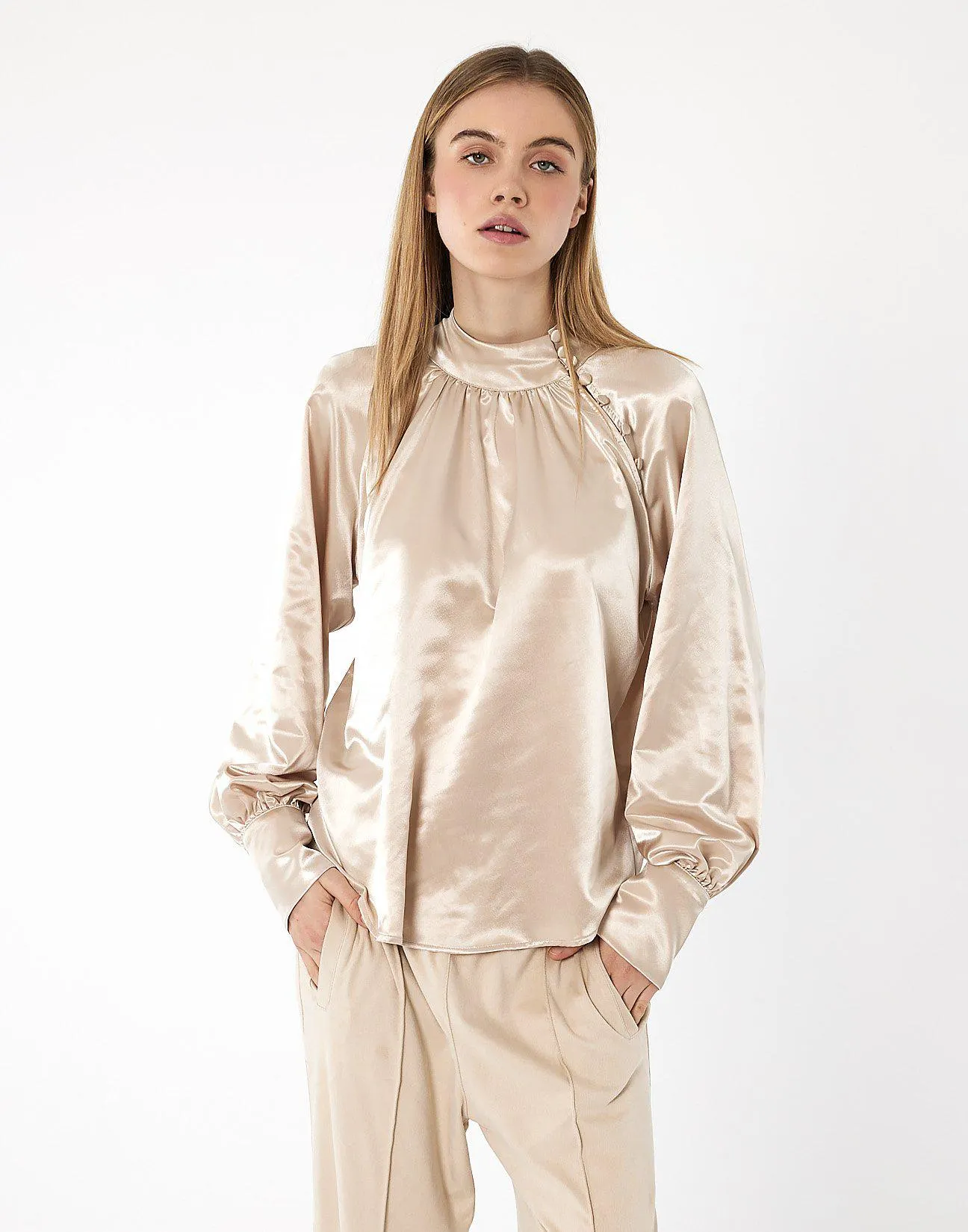 Σατέν μπλούζα με κουμπιά