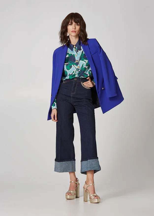 Εμπριμέ μπλούζα με γιακά και κουμπιά