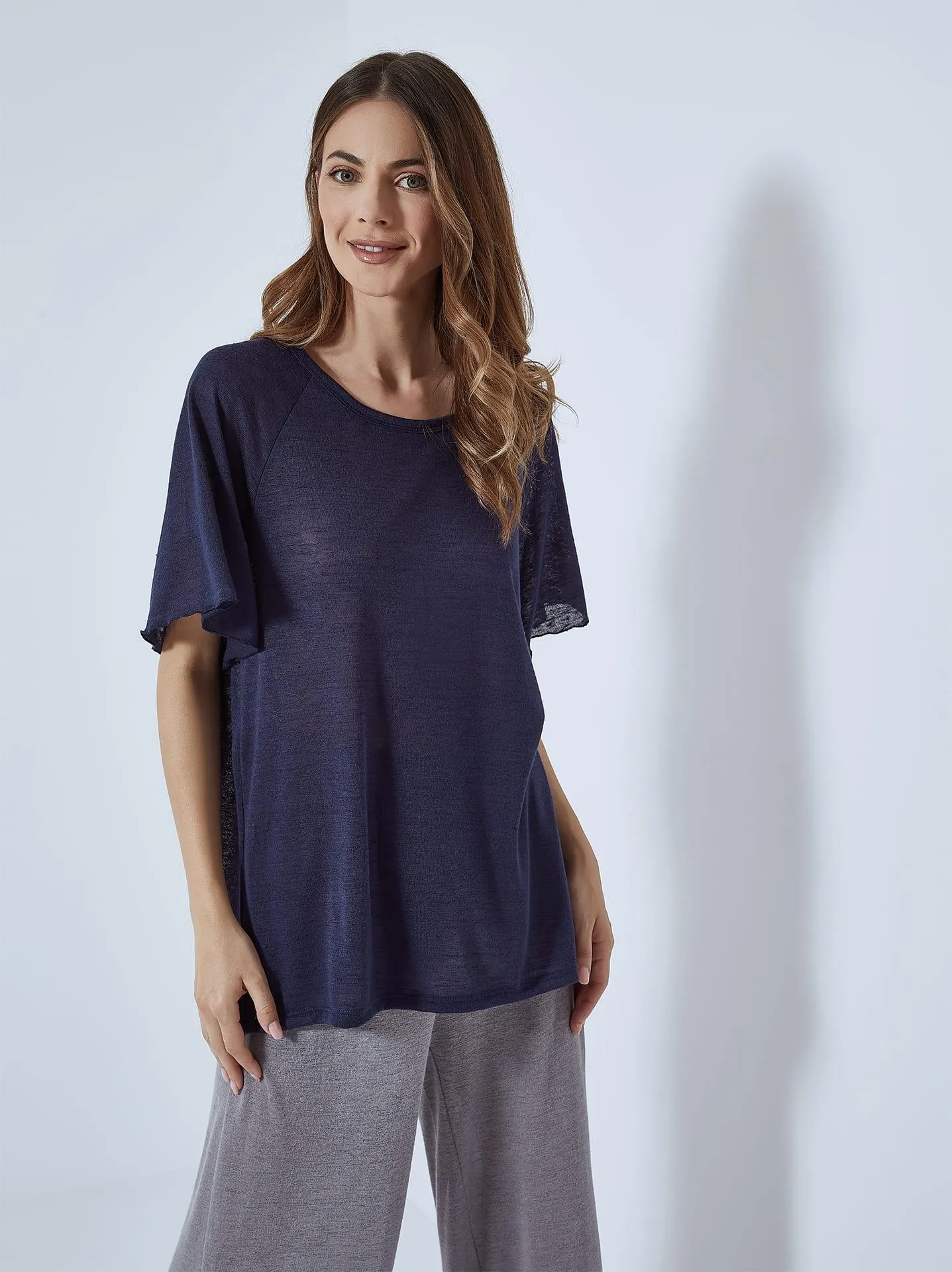 Κοντομάνικη μπλούζα με ανοίγματα στο πλάι σε σκούρο μπλε