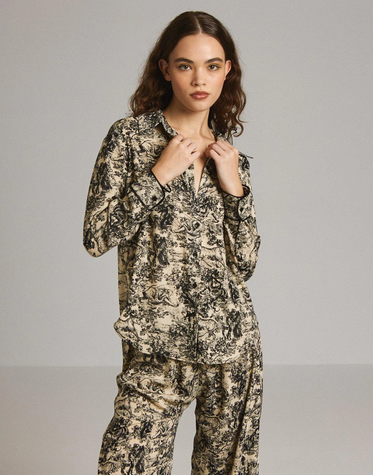 Εμπριμέ πουκάμισο με ρέλι