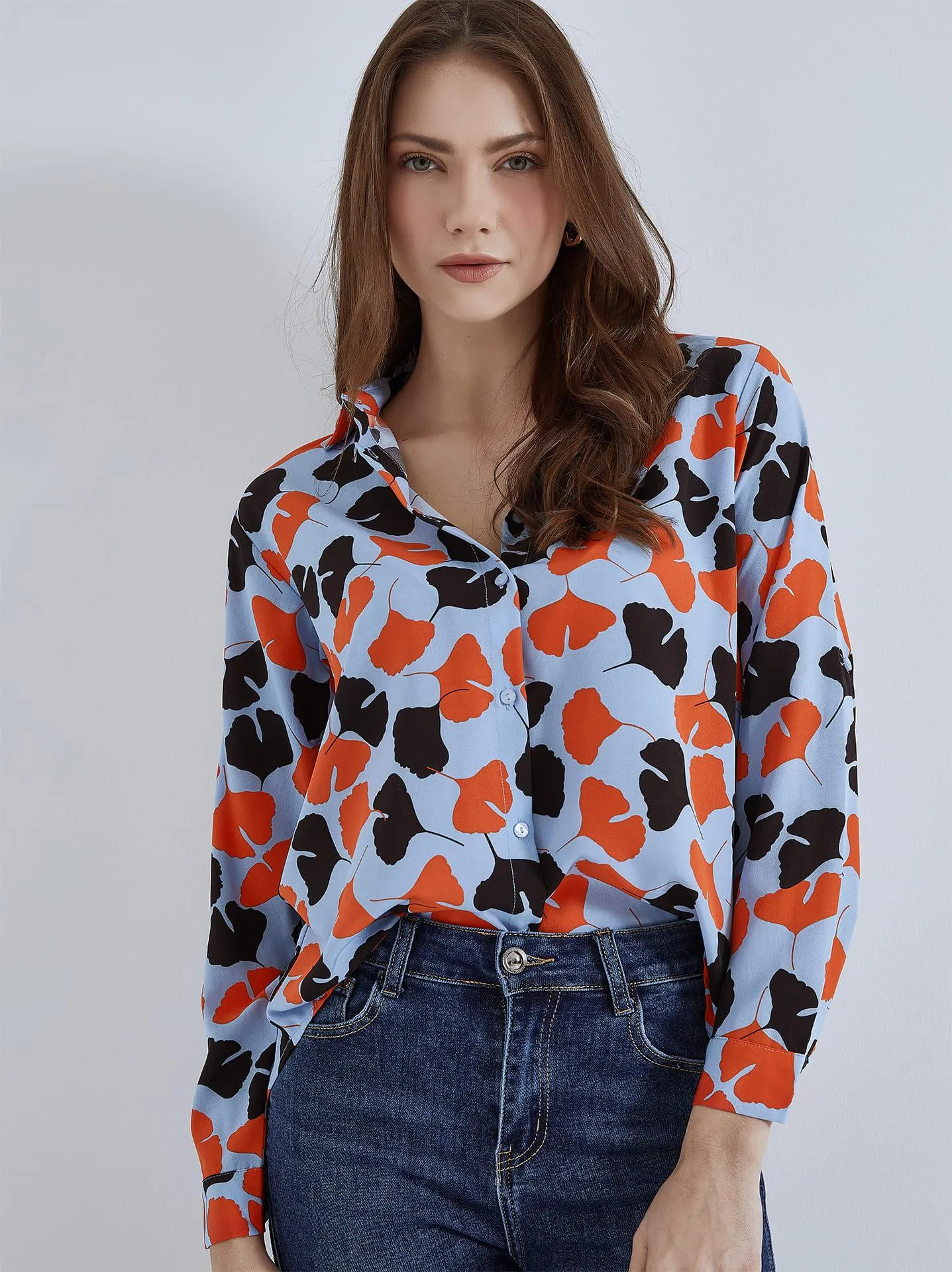 Εμπριμέ ασύμμετρο πουκάμισο σε γαλάζιο