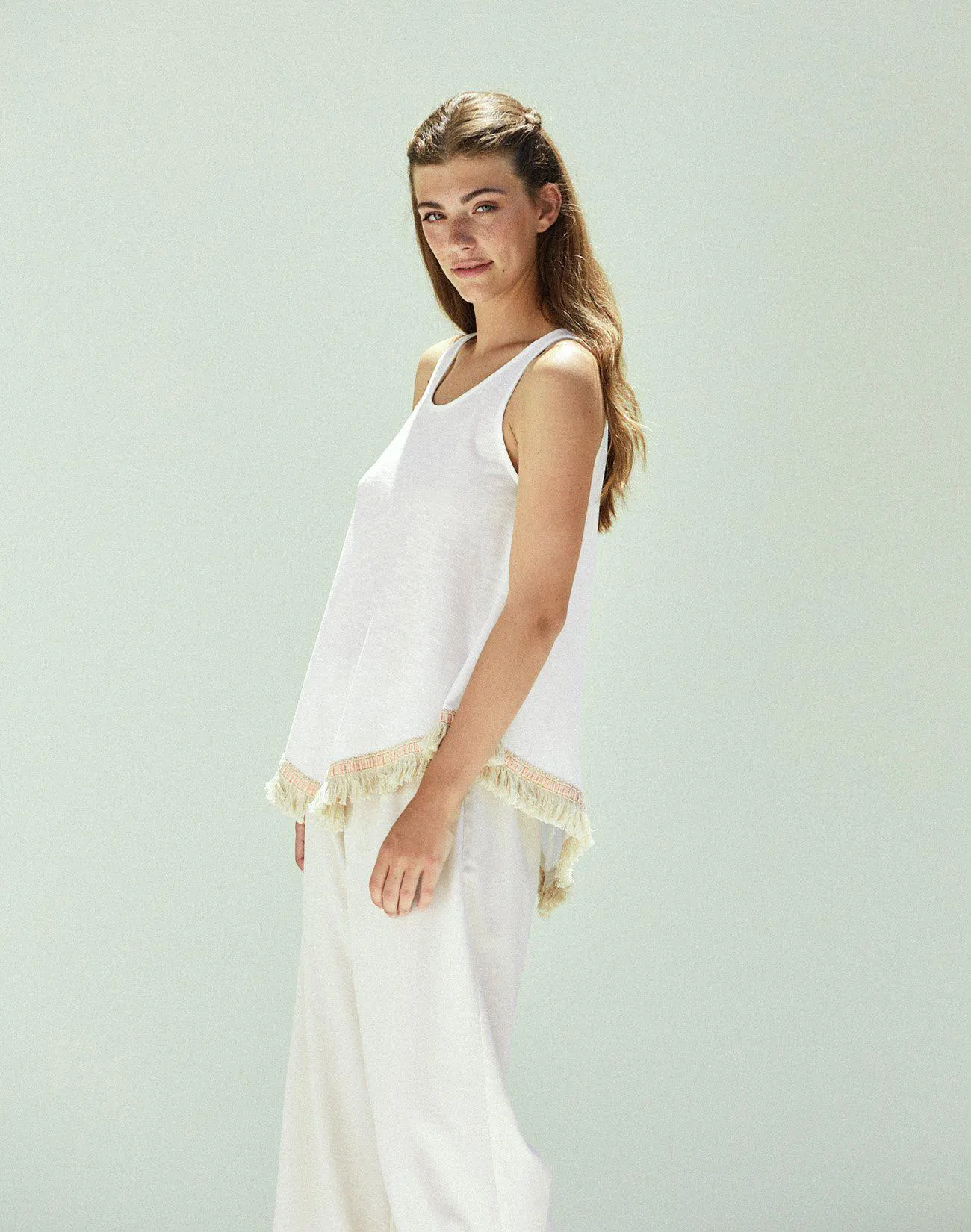 Αμάνικο τοπ με κρόσσια