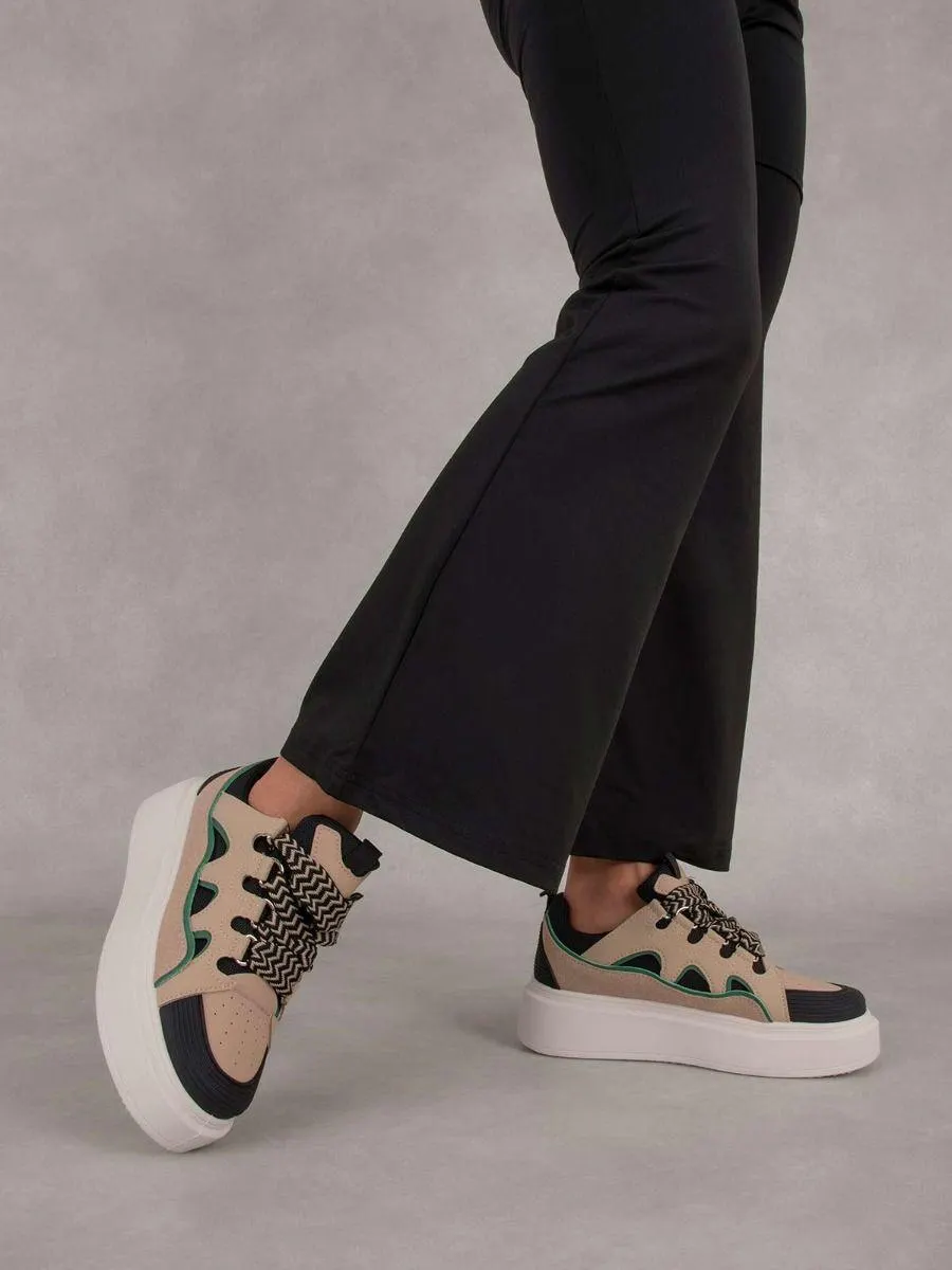 Sneakers δίπατα με κορδόνια