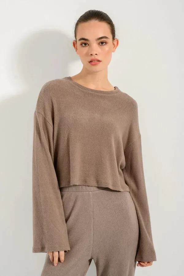 Ριπ κροπ τοπ με έντονα μανίκια