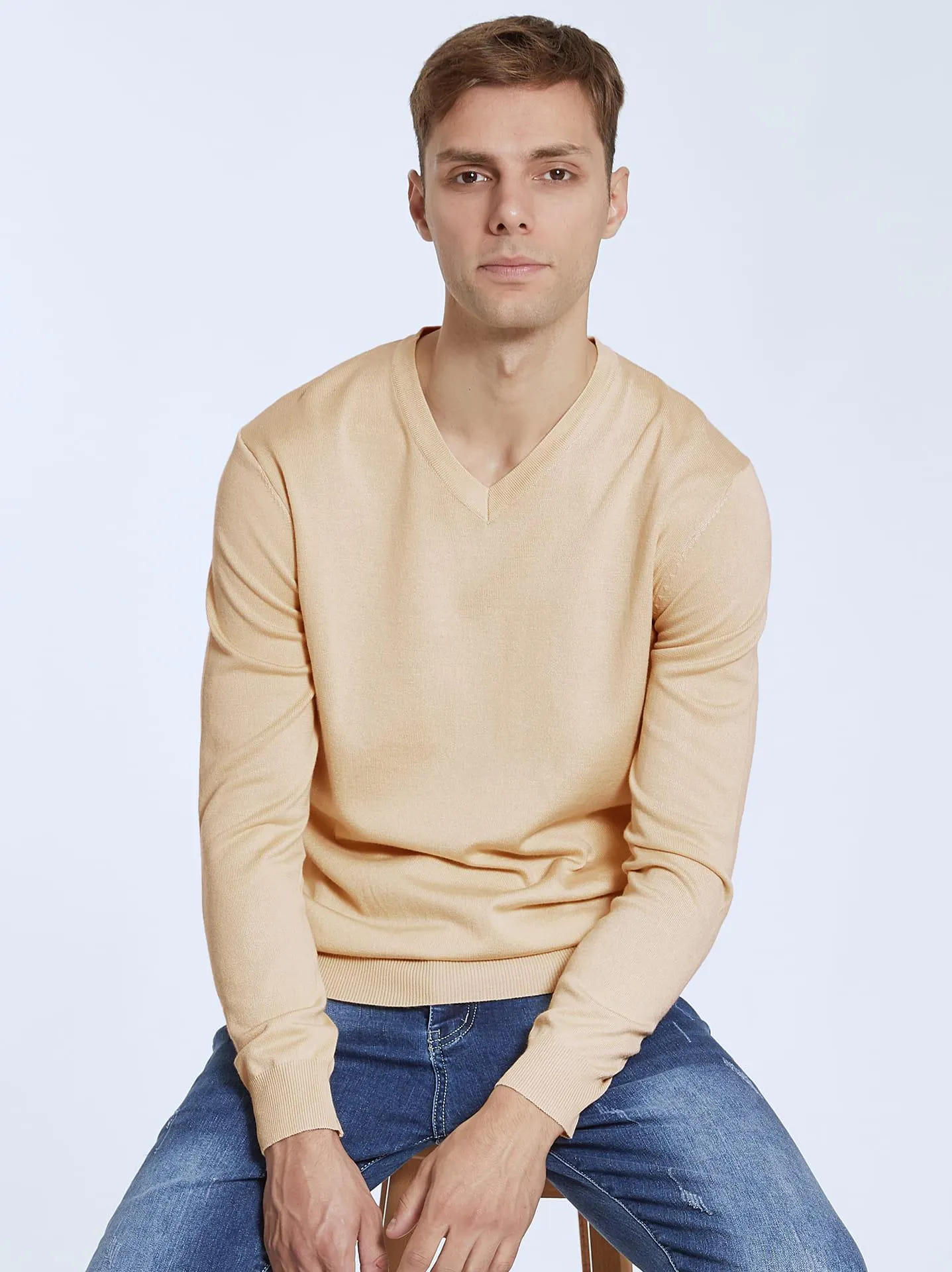 Ανδρικό μονόχρωμο πουλόβερ σε μπεζ