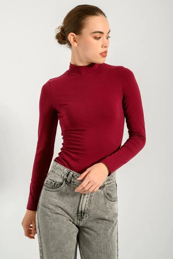 Τοπ με ψηλό γιακά