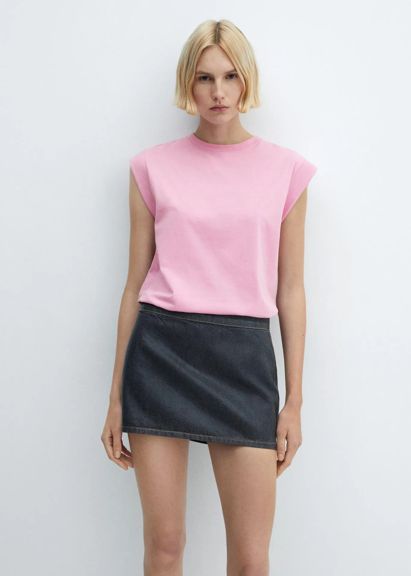 Rounded neck cotton t-shirt