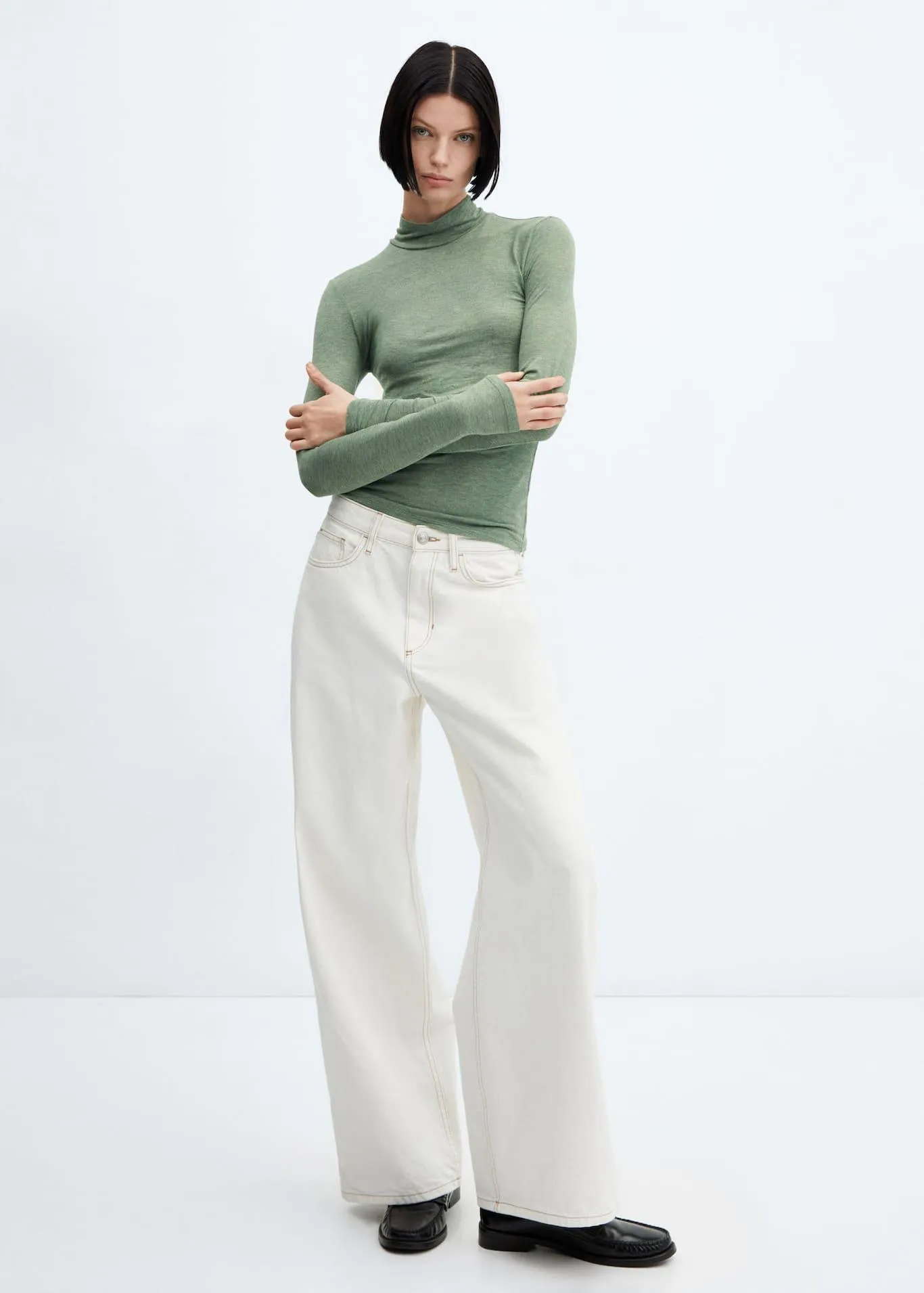 Turtleneck long-sleeved t-shirt