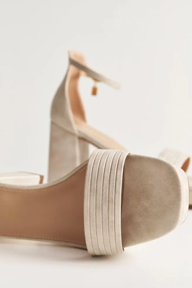 Πέδιλα με λουράκι Beige