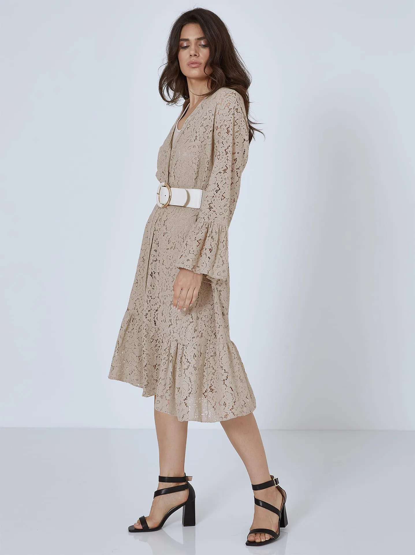 Φόρεμα με δαντέλα σε μπεζ σκούρο