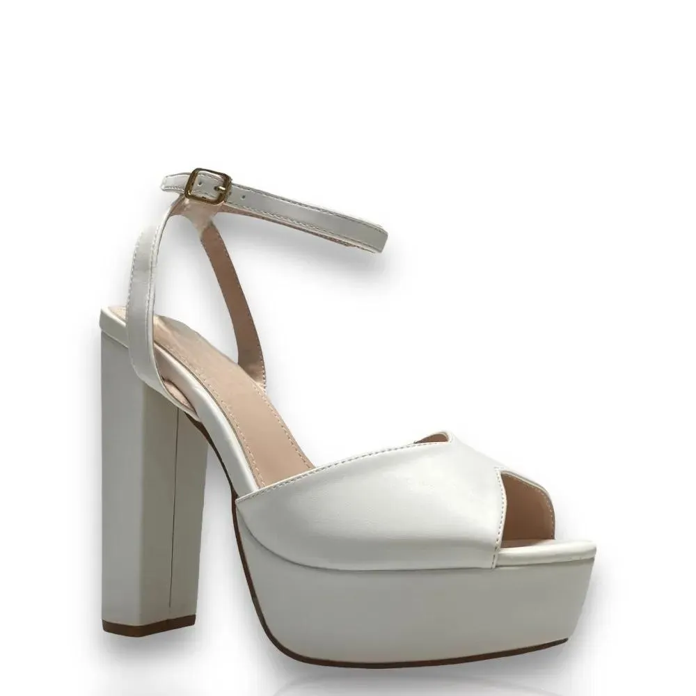 Γυναικεία πέδιλα σε λαυκό χρώμα Famous