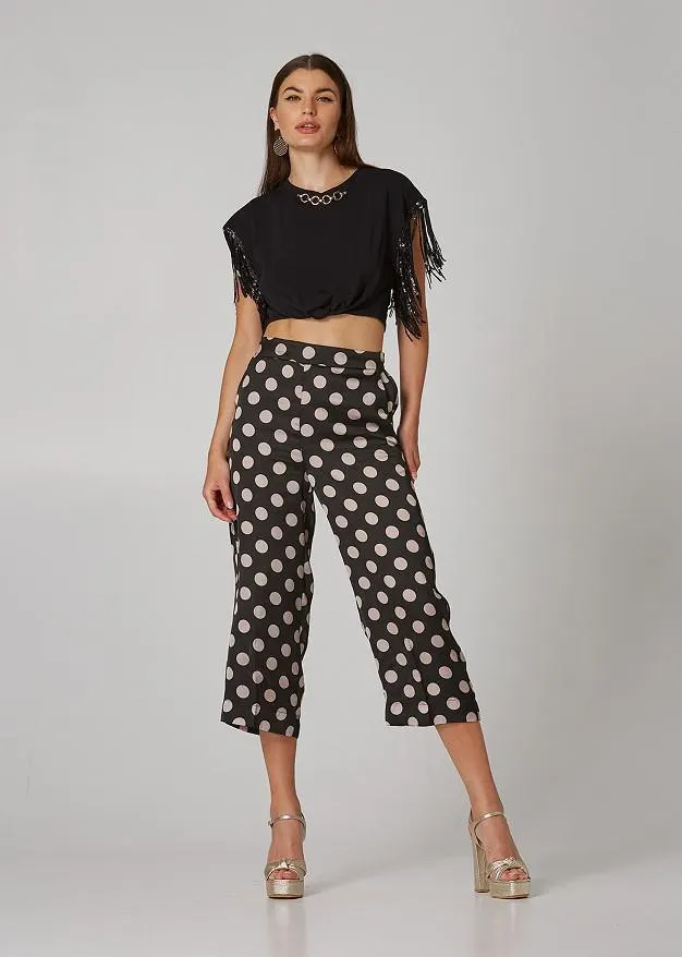 Crop μπλούζα με κολιέ και κρόσσια