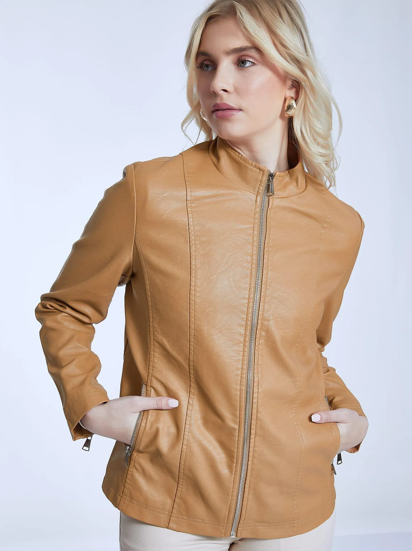 Μπουφάν δερματίνης με τσέπες σε καμηλό