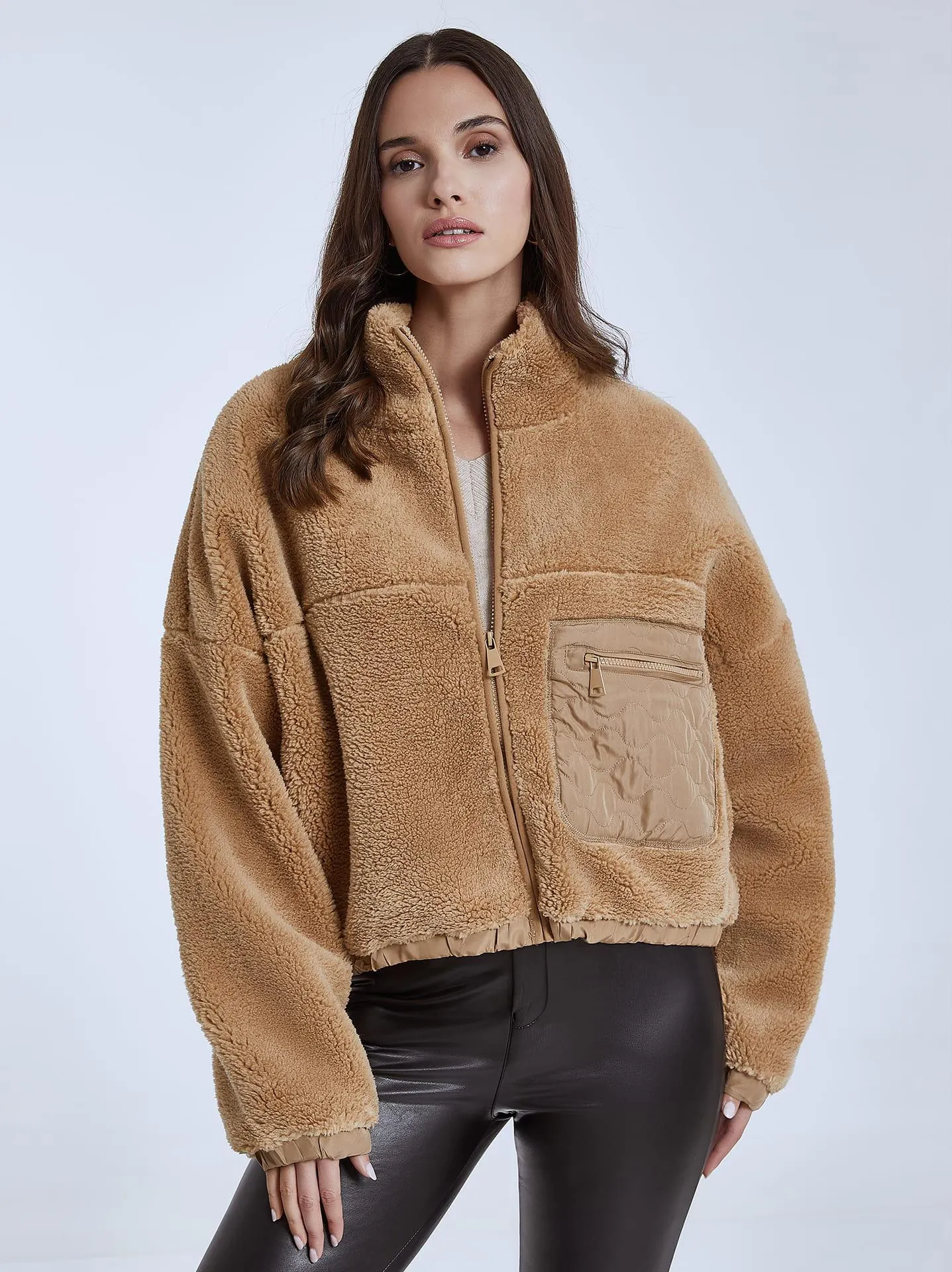 Μπουφάν σε συνδυασμό υφασμάτων σε καμηλό