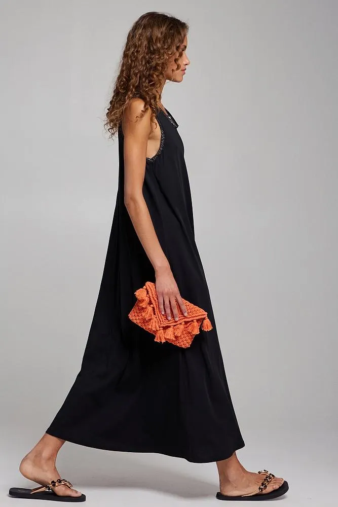 Sleeveless monochrome dress