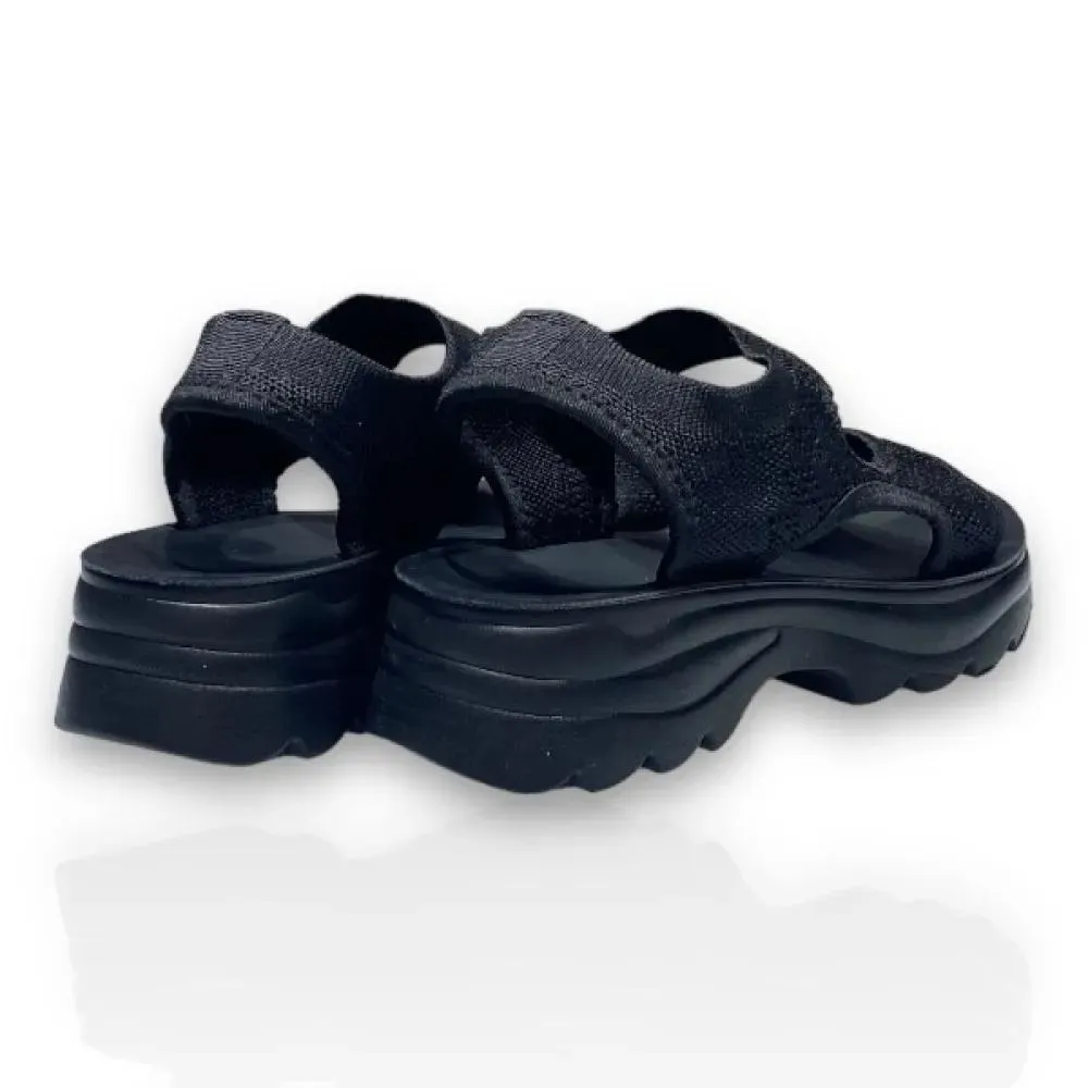 Γυναικεία μαύρα σανδάλια Famous