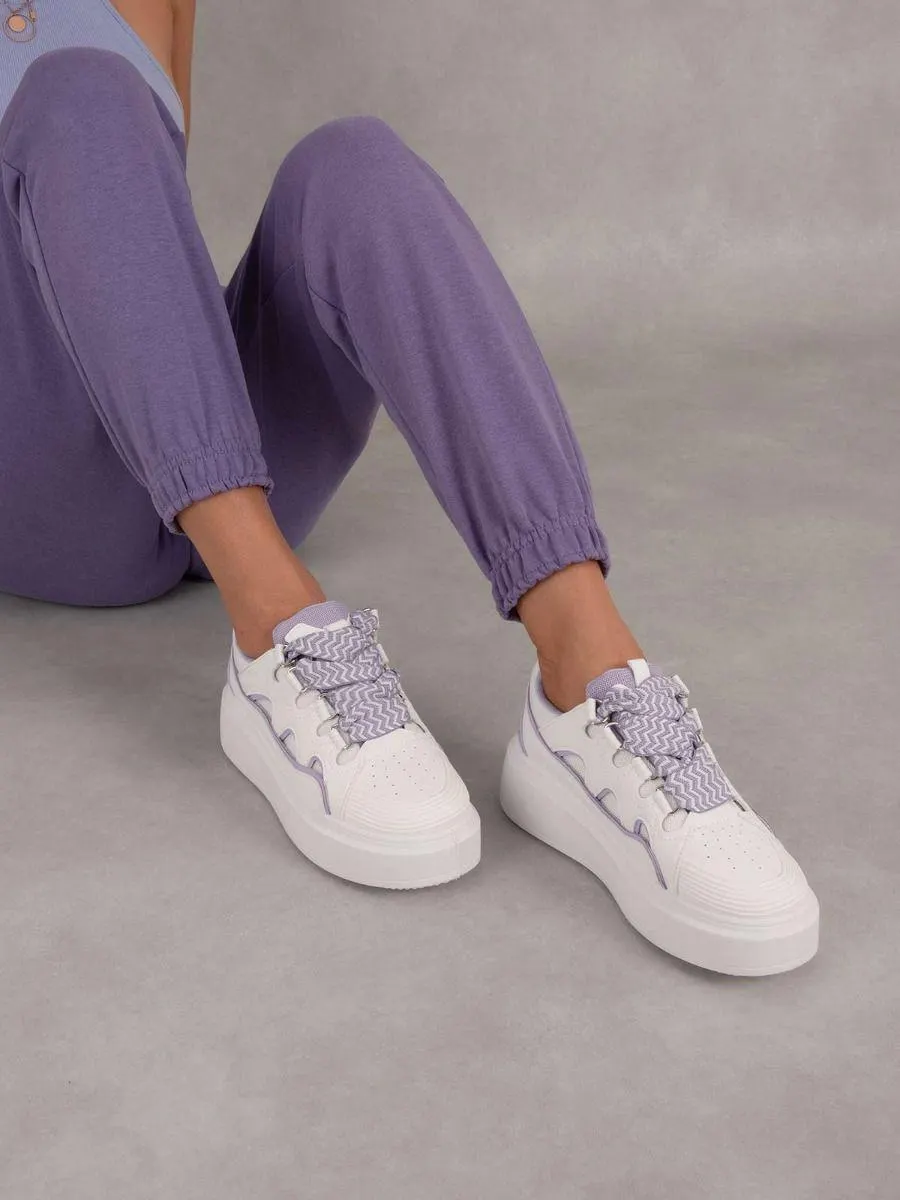 Sneakers δίπατα με κορδόνια