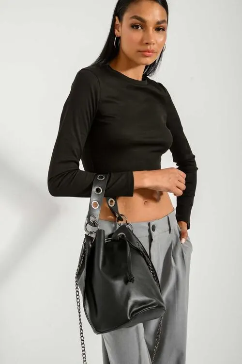 Τσάντα πουγκί σε όψη δερματίνης