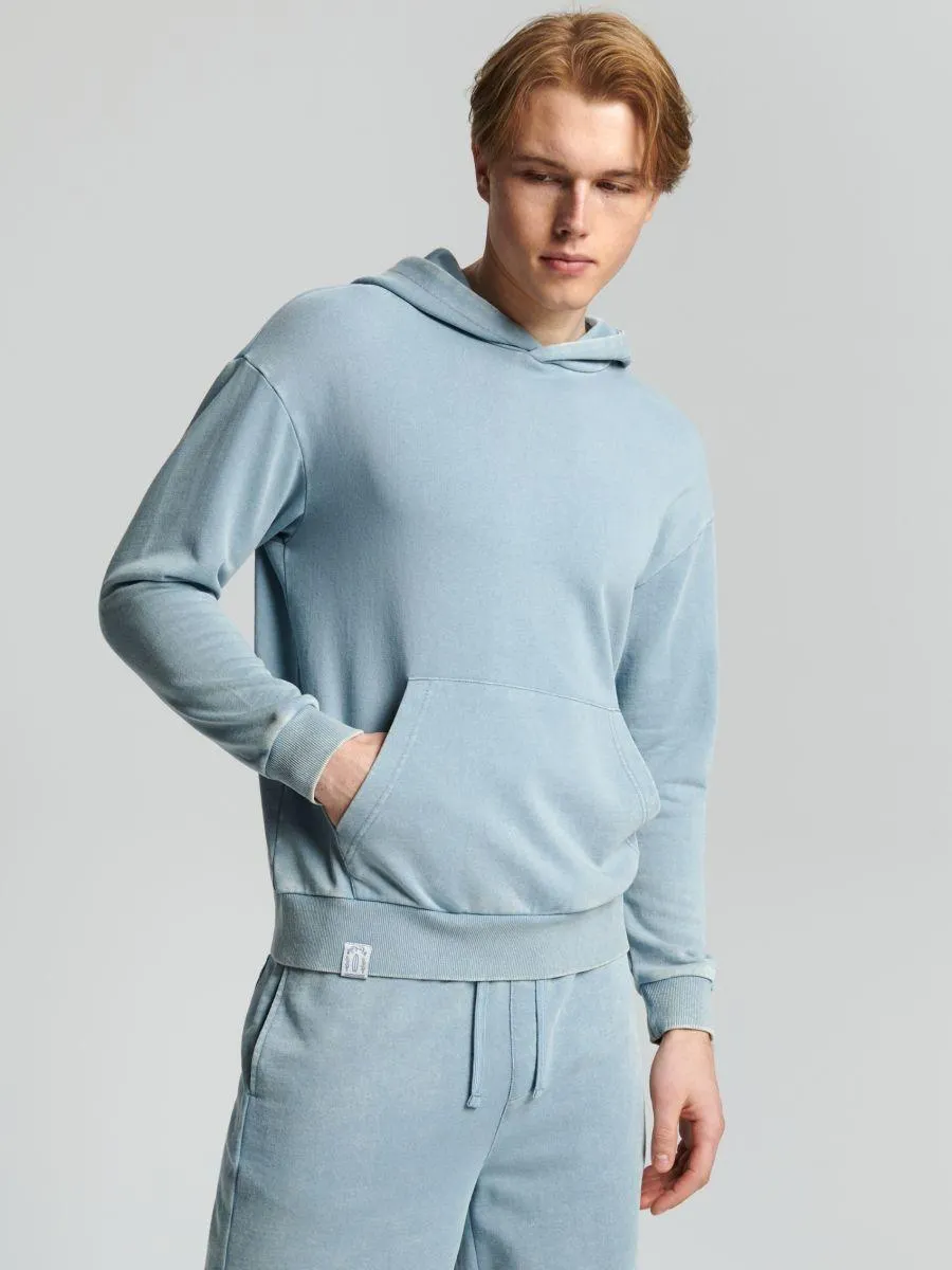 Kapucnis felső kenguruzsebbel