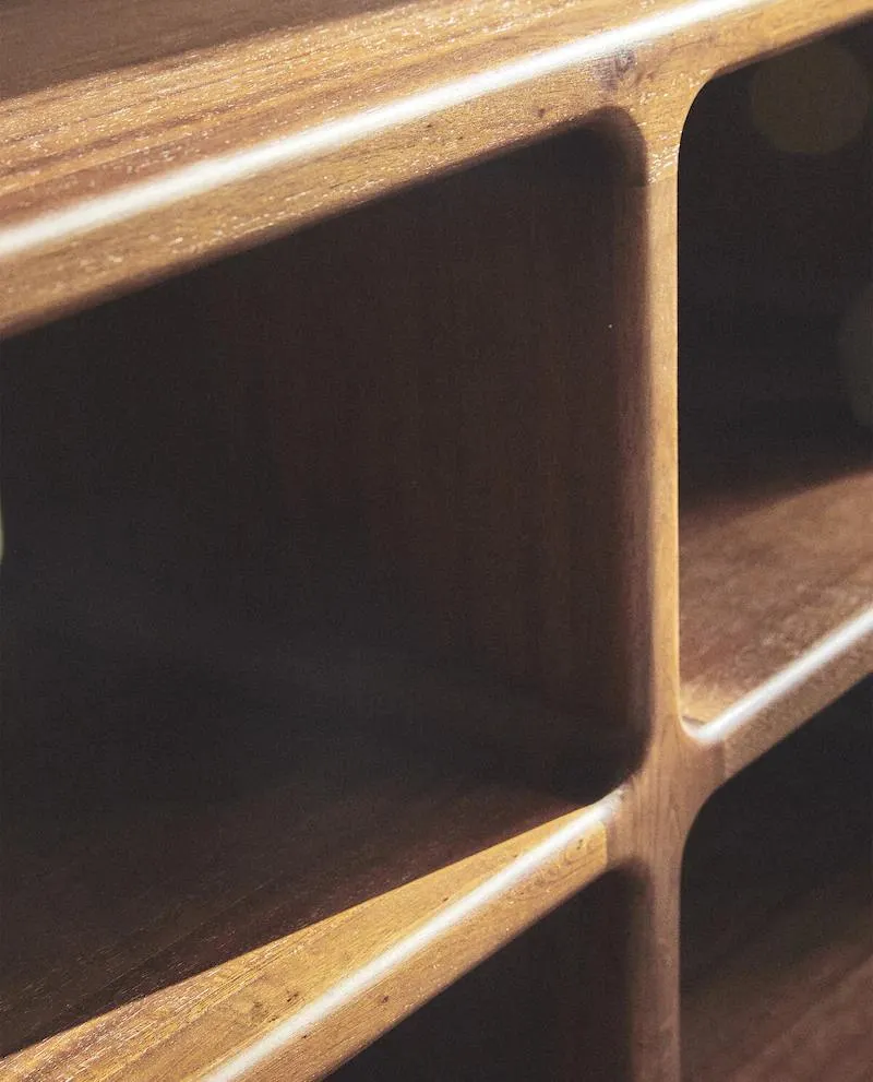 MEDIUM WOODEN SHELVING UNIT