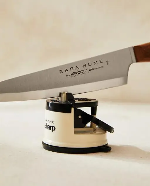 SHARPENER WITH SUCTION CUP