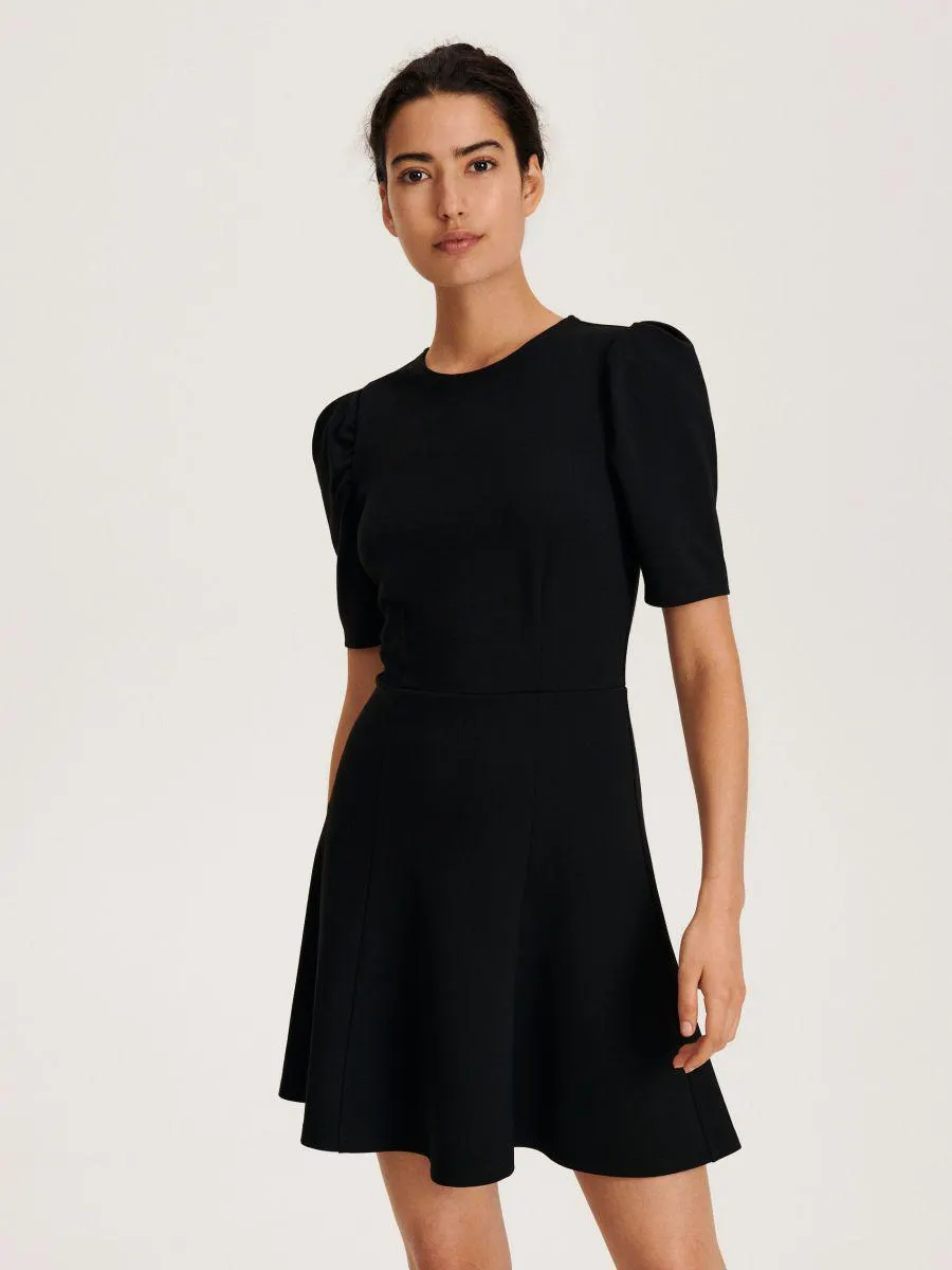 Mintájú ruha puffos ujjal