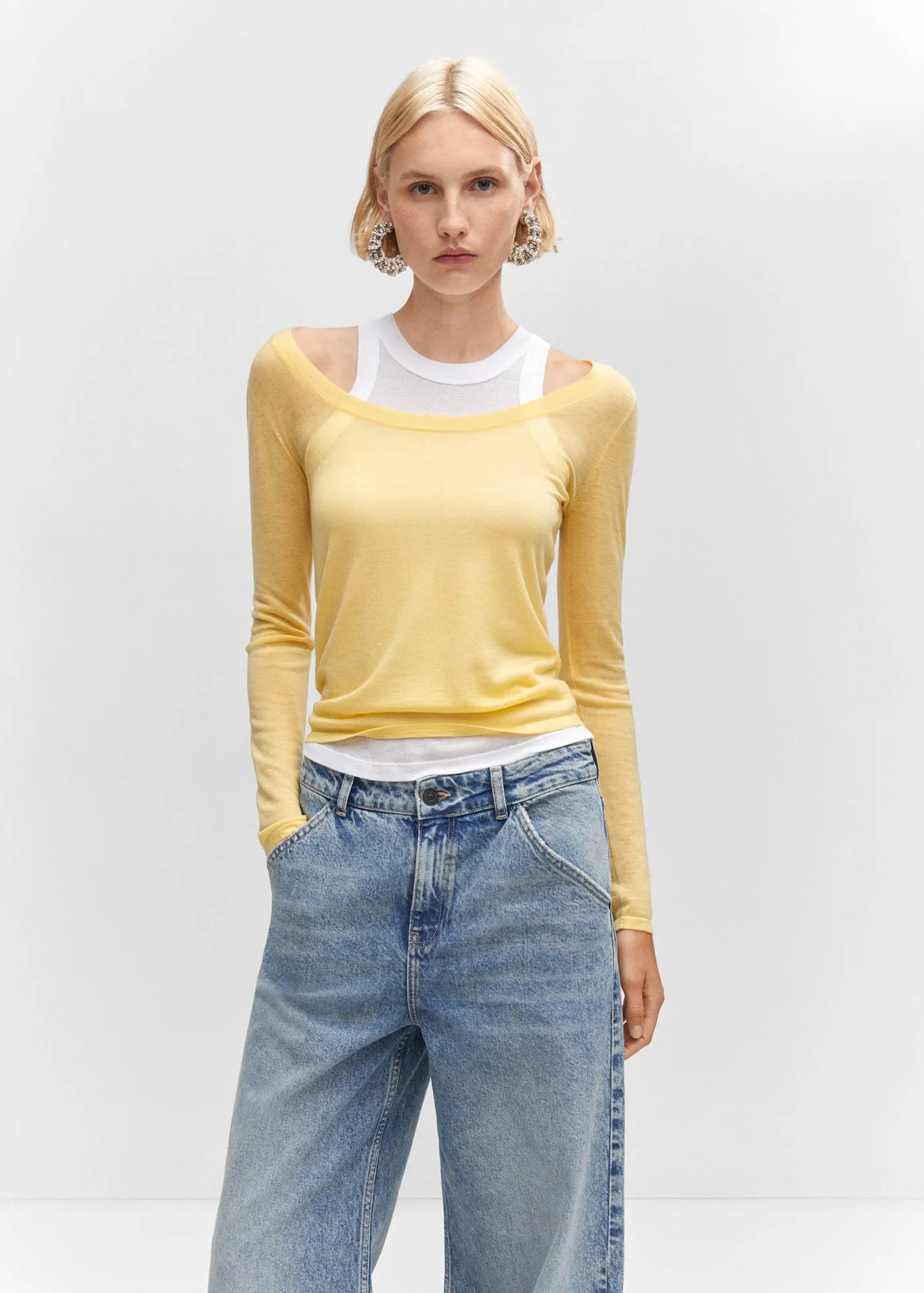 Gyapjúpulóver kivágással