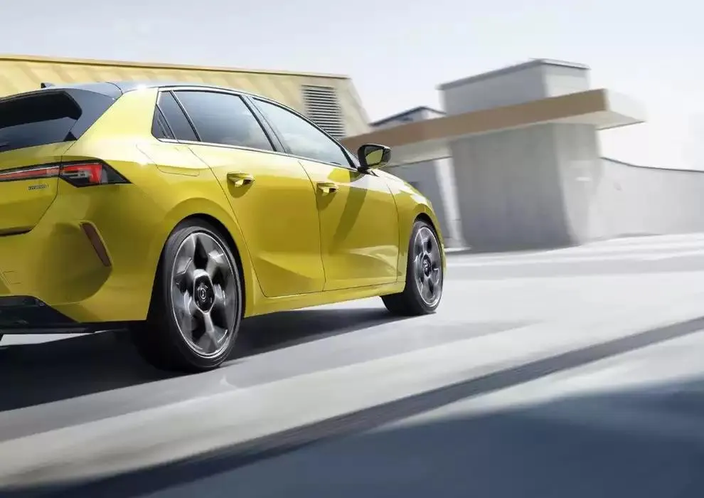 Katalógus Astra Sports Tourer január 6.-tól június 30.-ig 2025. - Oldal 19