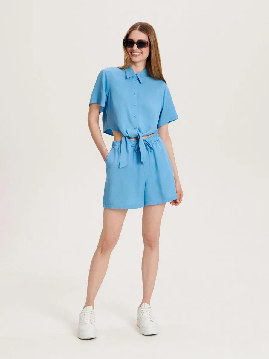 Lenzing™ Ecovero™-ban gazdag rövidnadrág