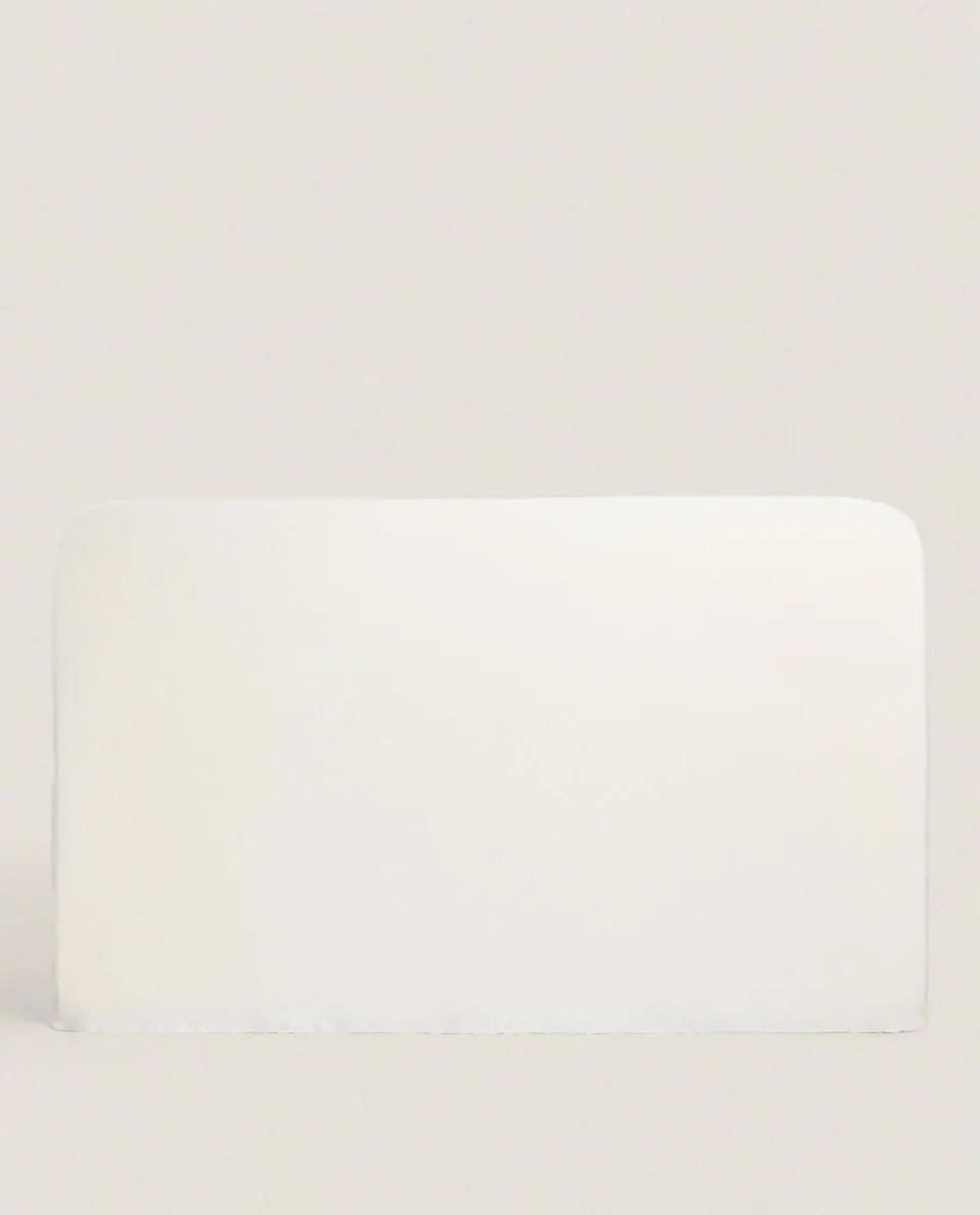 ROUNDED HEADBOARD WITH LINEN COVER