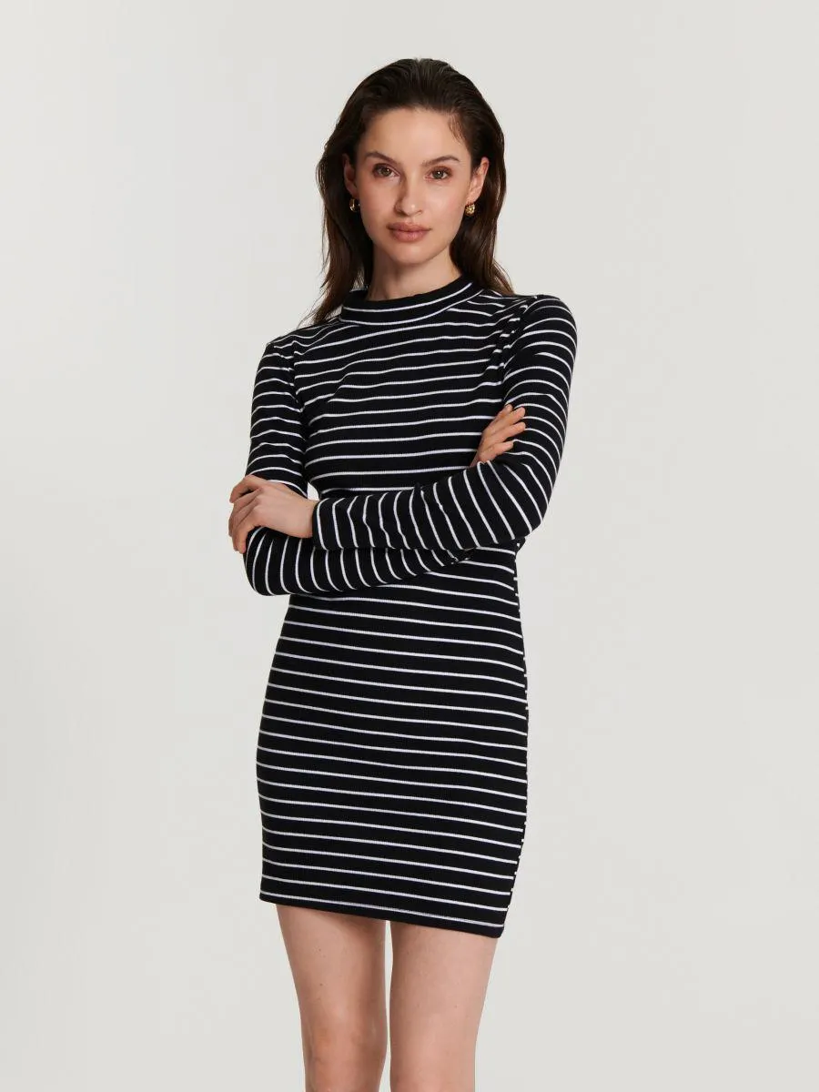 Bordázott kötésű miniruha