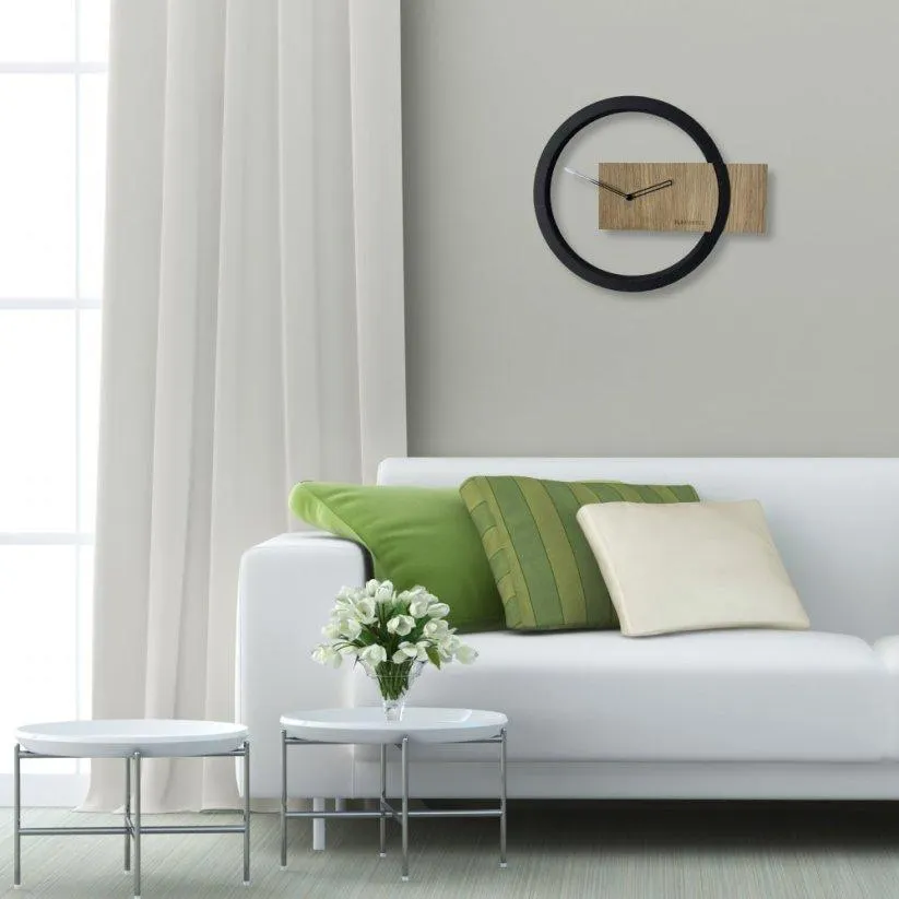 Gyönyörű fa óra, elegáns stílusban