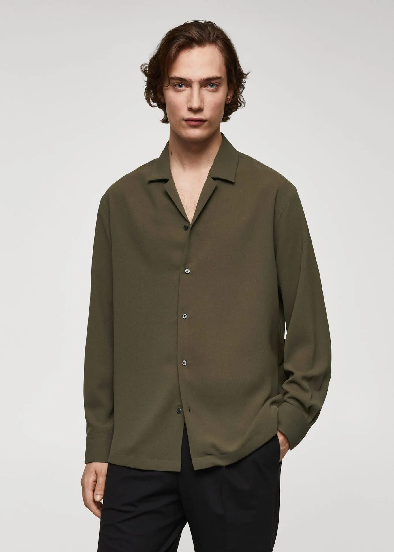 Bowling-nyakú, áramló hatású ing