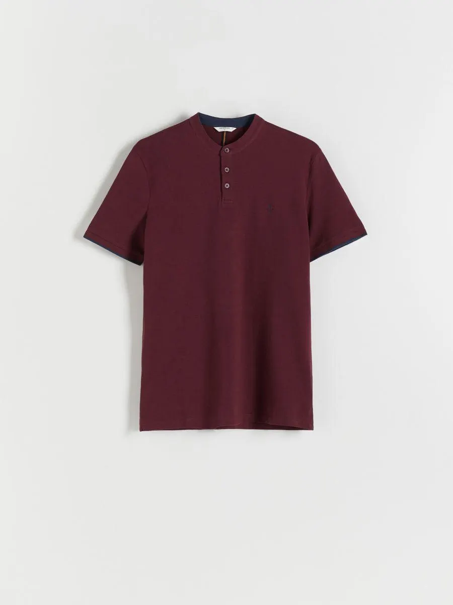 Regular szabású pólóing állógallérral