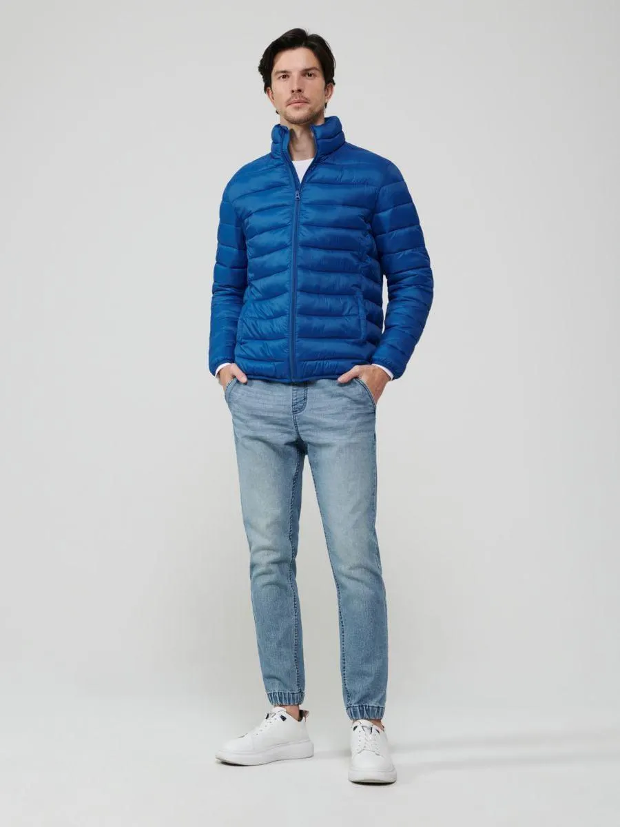 Dzseki állógallérral