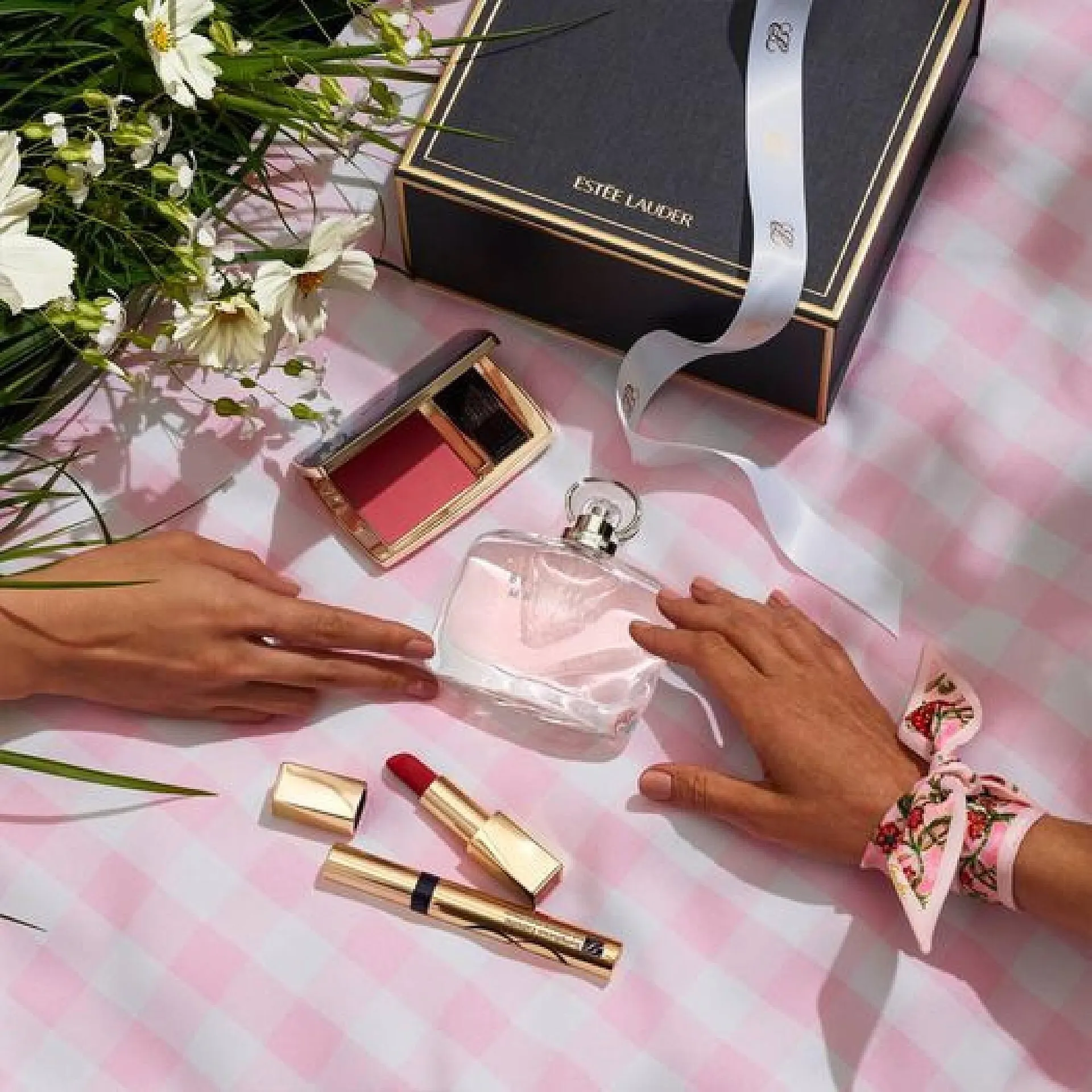 Estee Lauder akciós újság - 1