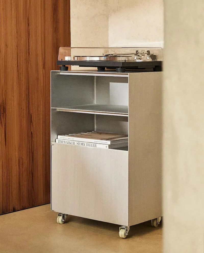 STEEL STORAGE UNIT WITH WHEELS