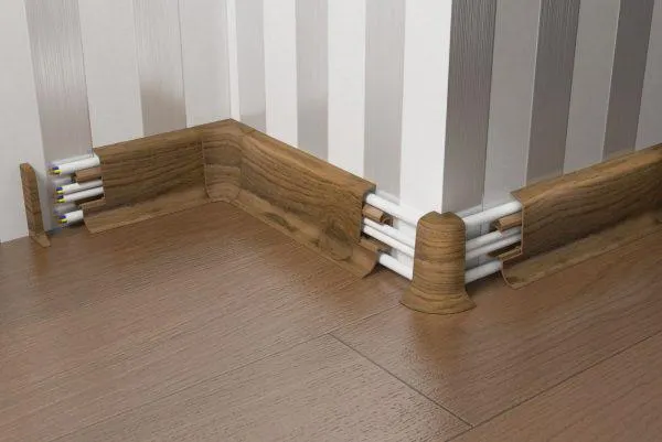 Kábelcsatornás szegőléc