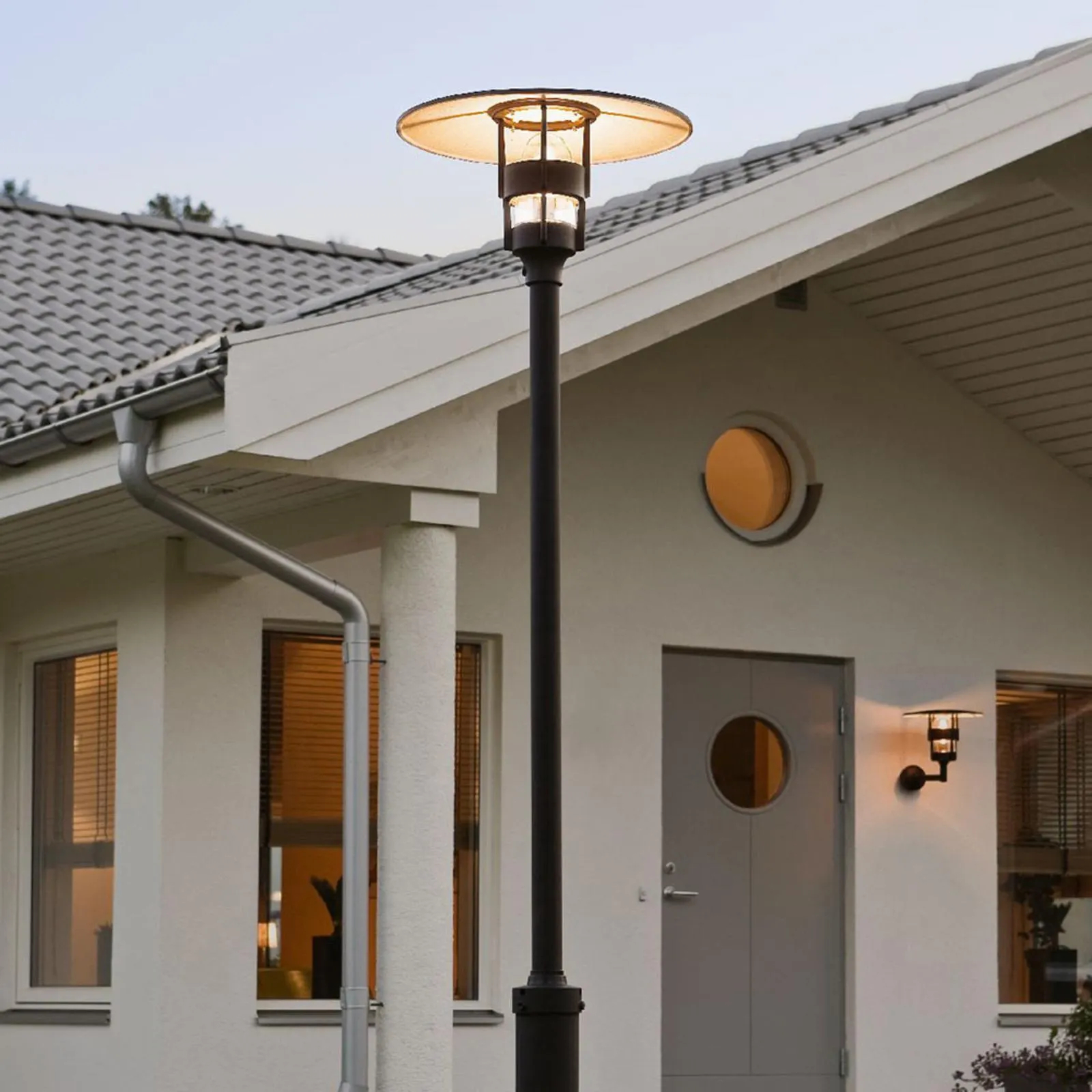 Árbóc lámpa Freja, fekete