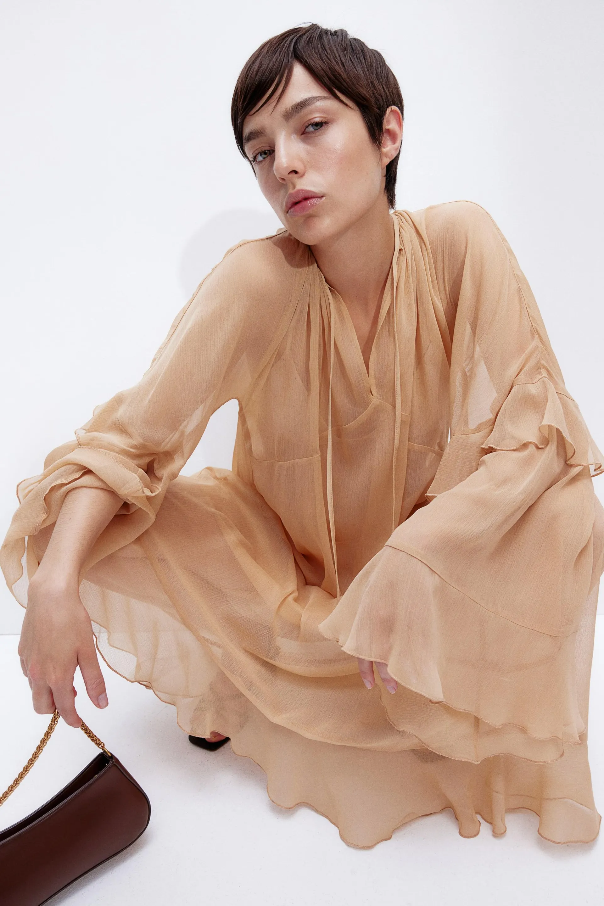 Röyhelöinen sifonkimekko