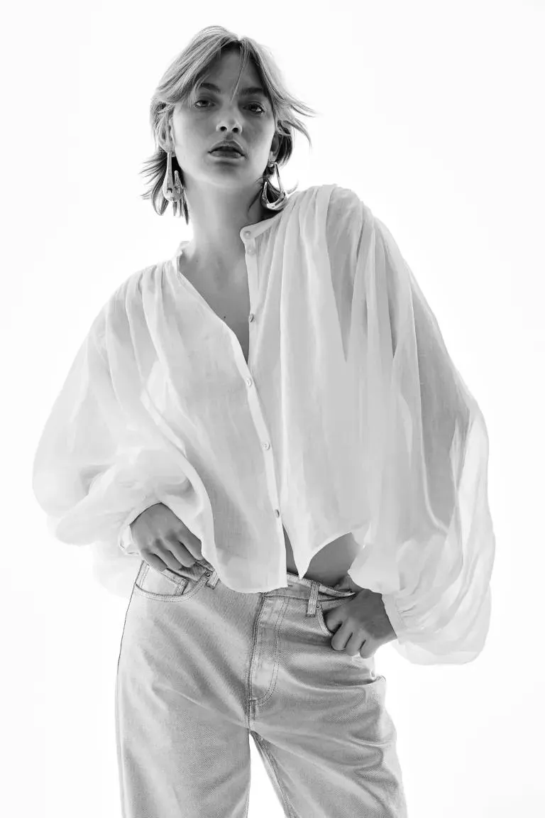 Balloon-sleeved ramie blouse