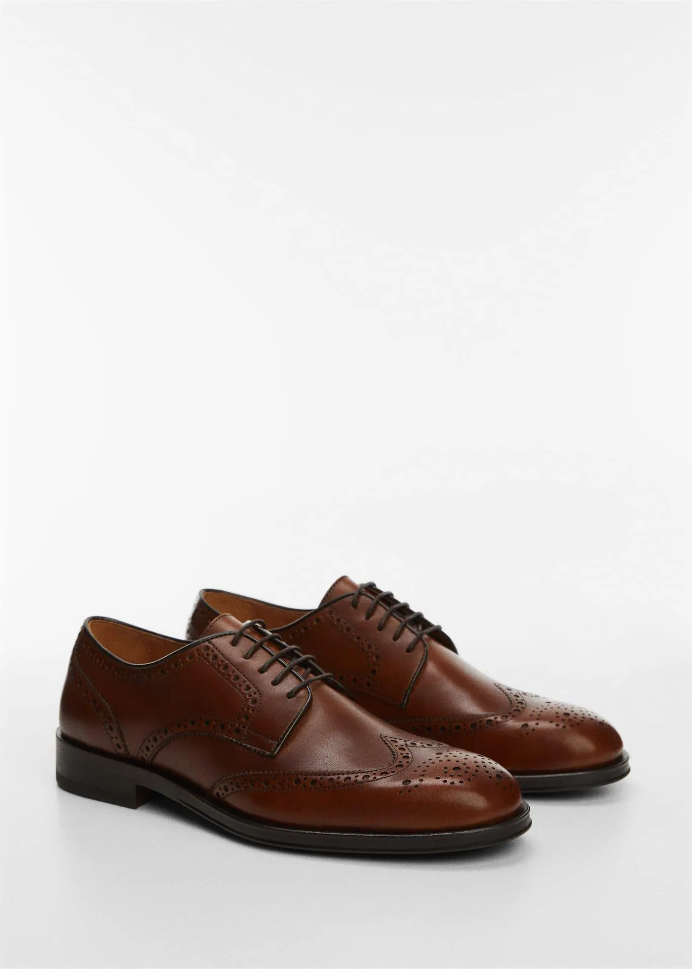 Die-cut leather dress shoes
