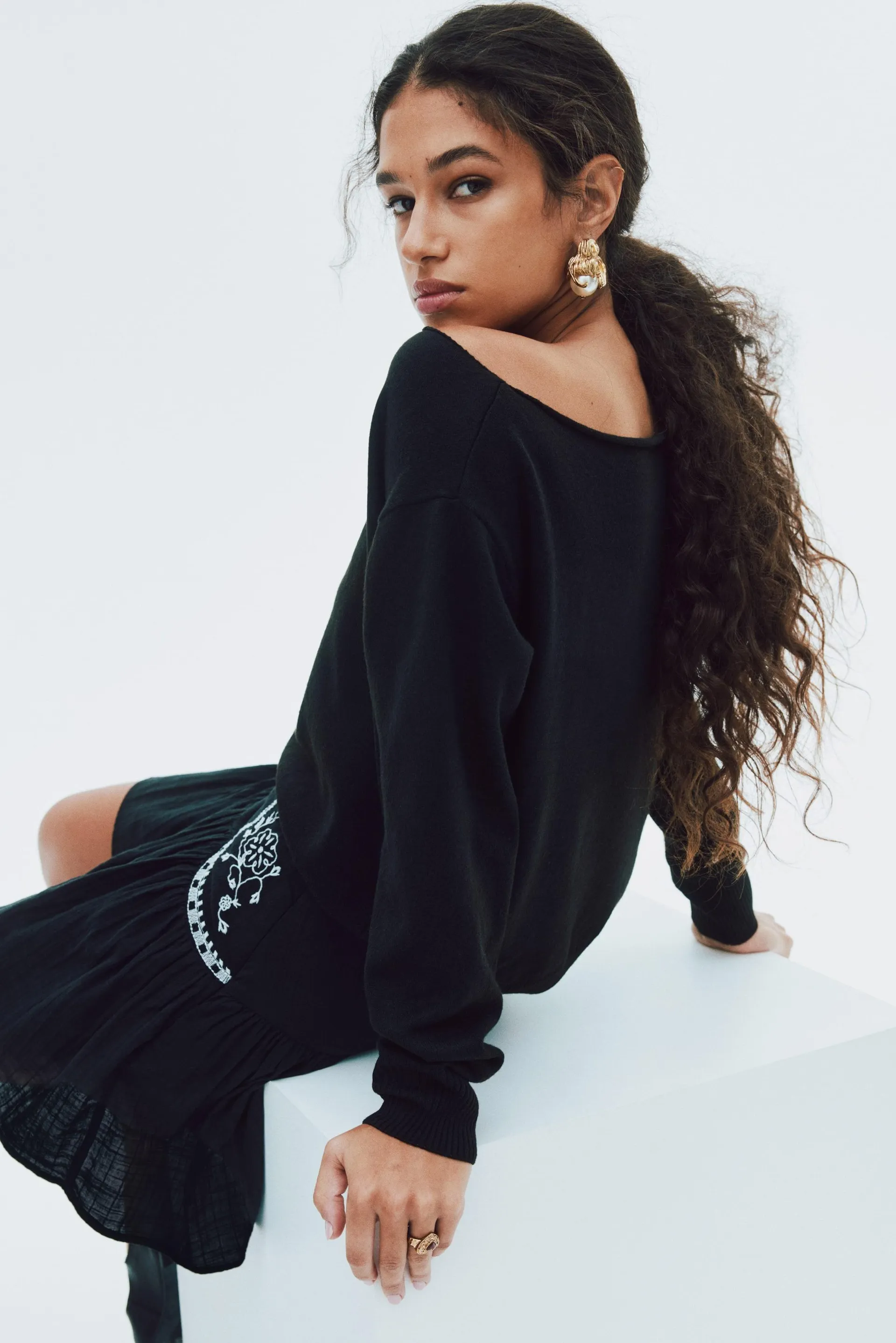 Off-the-shoulder jumper