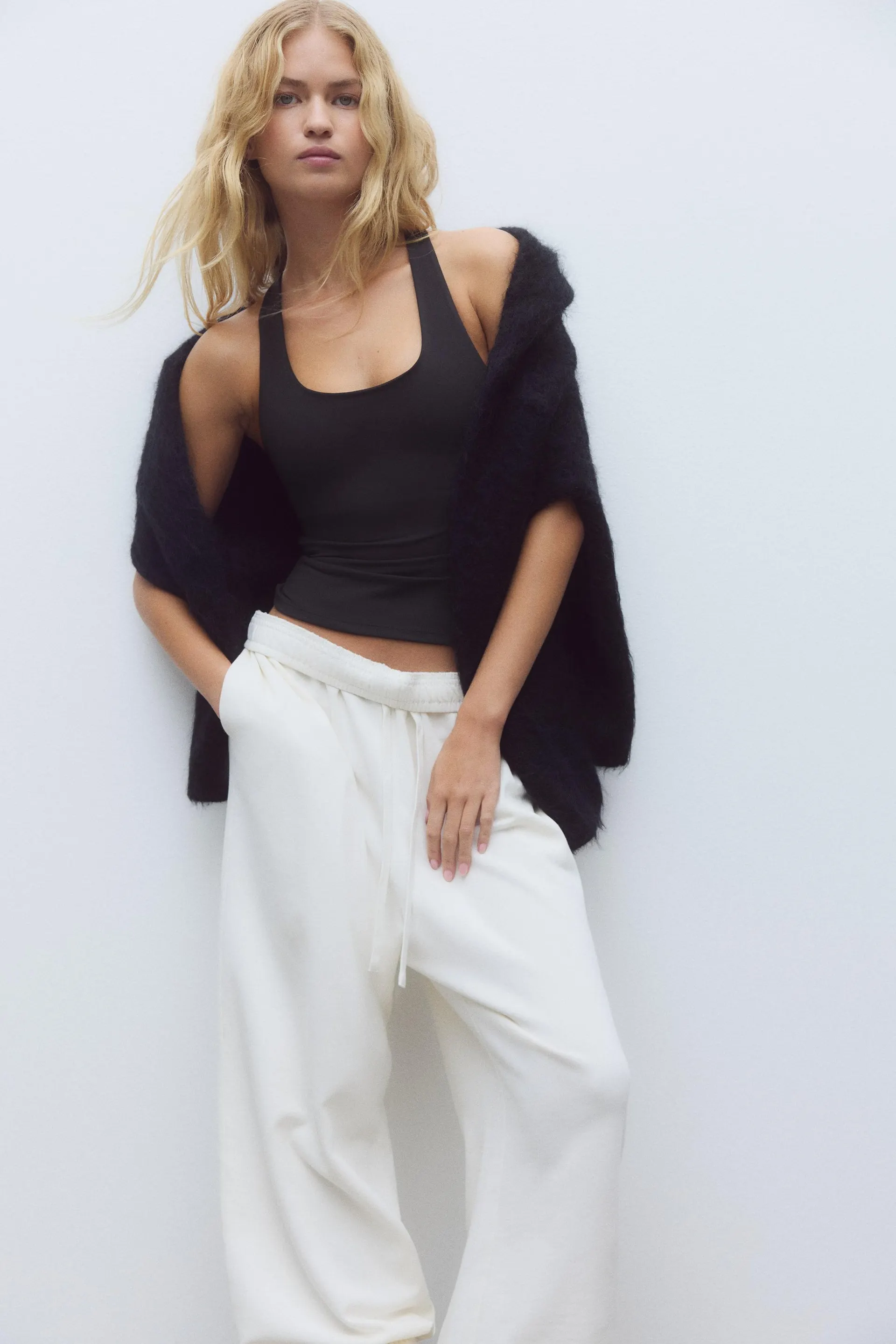 Integral-bra sports top with SoftMove™