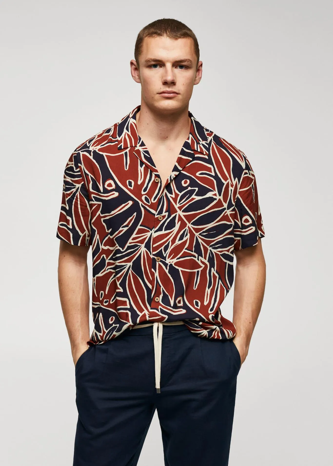 Bowling shirt with leaf print