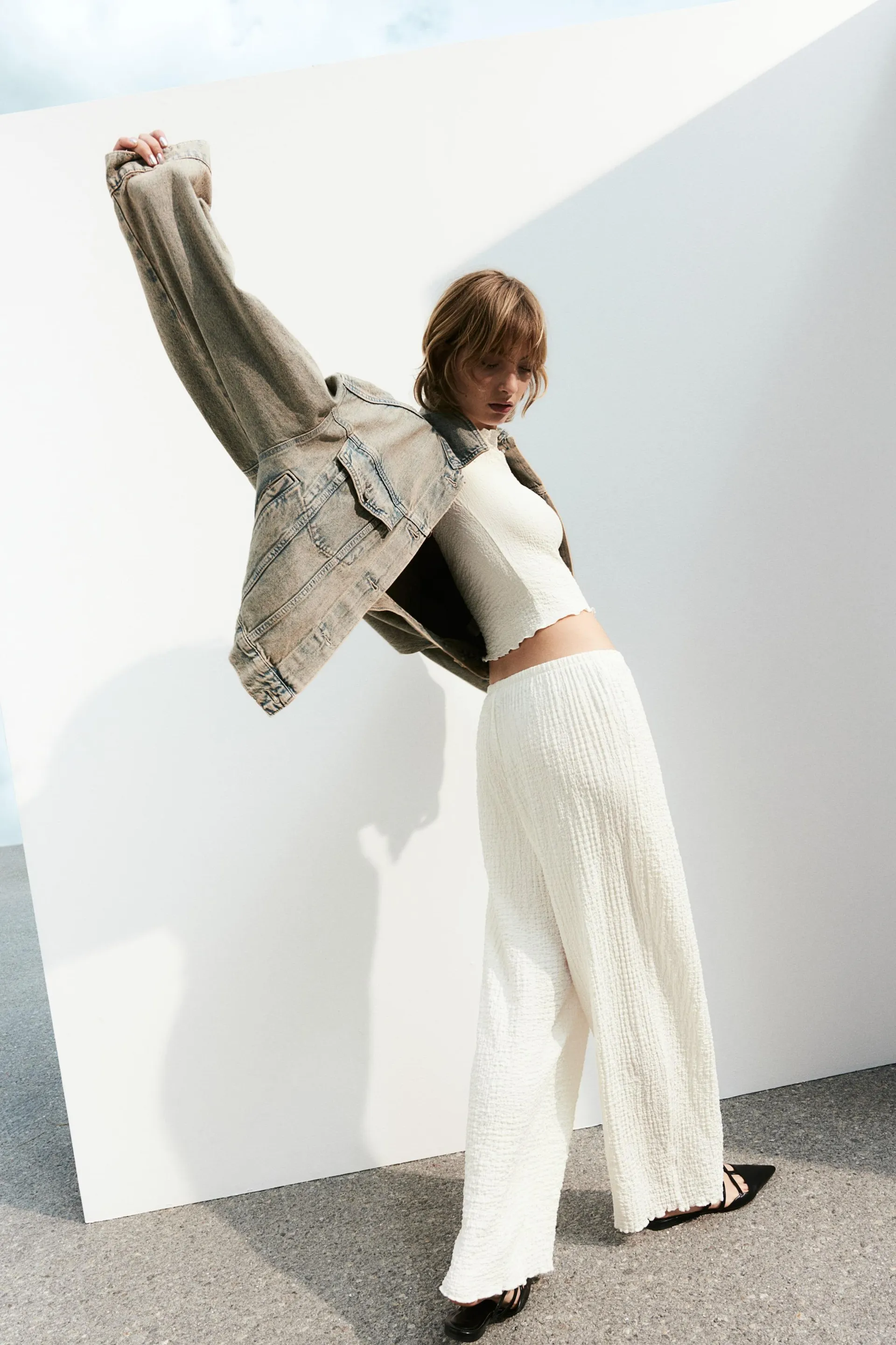 Wide crinkled trousers