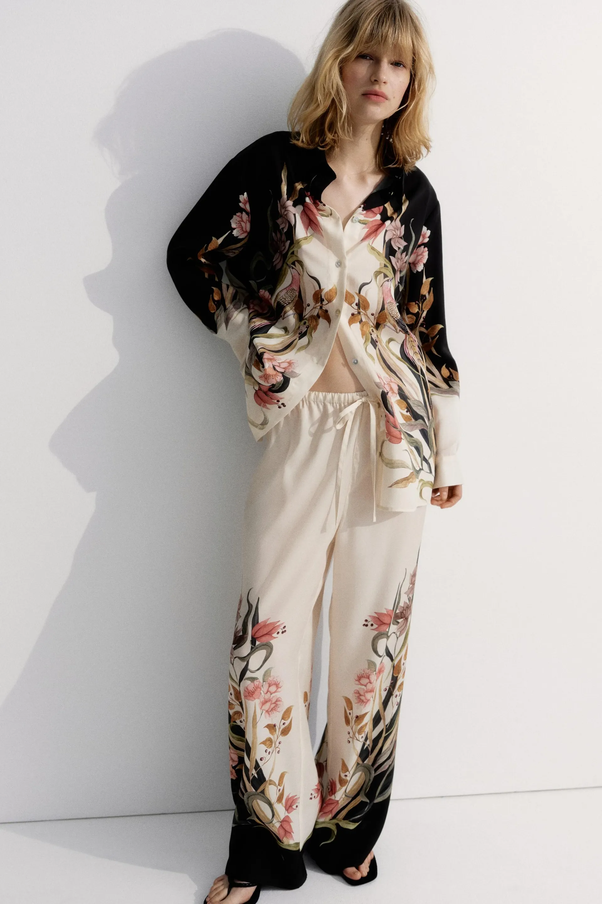 Printed drawstring trousers